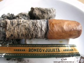 Romeo y Julieta Cedros De Luxe No.1