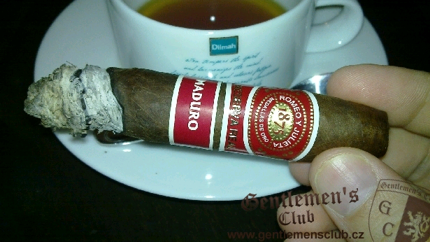 Romeo y Julieta Reserva Real Maduro Amore