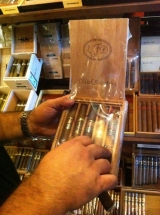 Corona Cigar Company & Avo Lounge – Heathrow