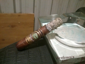 Alec Bradley Retreat Robusto-3