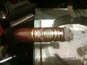 Alec Bradley Retreat Robusto-4