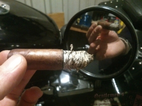 Alec Bradley Retreat Robusto-6